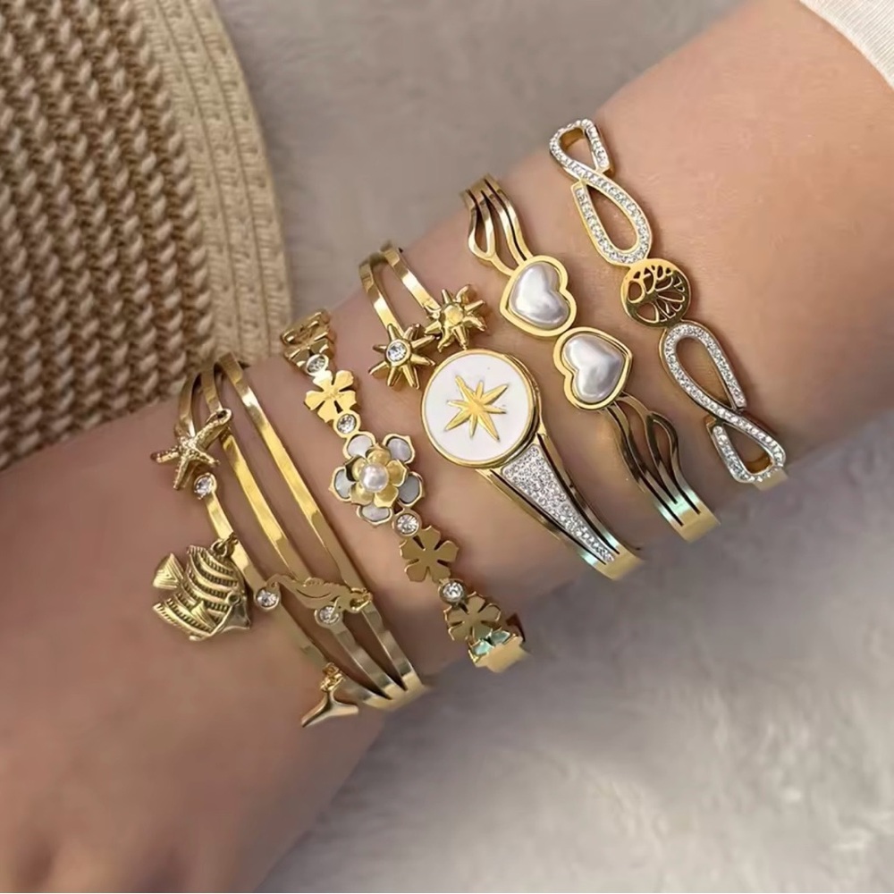 ◾️18K Gold Plated Flower Bangle